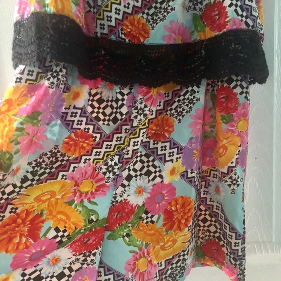 Women’s Floral Romper (Med) - Picture 5 of 7